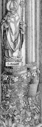 Германы эзэн хаан Максимилиан I-ийн ялалтын нуман хаалга (1459-1519): зүүн гар талын хаалганы баганын дэлгэрэнгүй мэдээлэл нь Гэгээн Арнульфын хөшөөг (643 онд нас барсан) доор усан үзмийн мод, бүрээ үлээж буй херубууд, паб. поли
